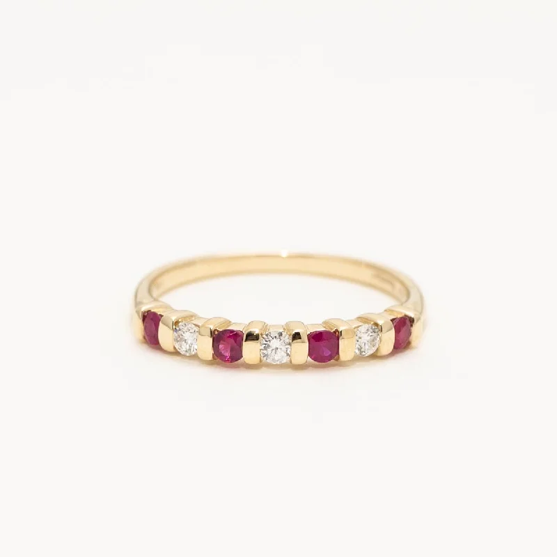 Diamond and Ruby Bar Wedding Band in 14kt Yellow Gold (1/7ct tw)