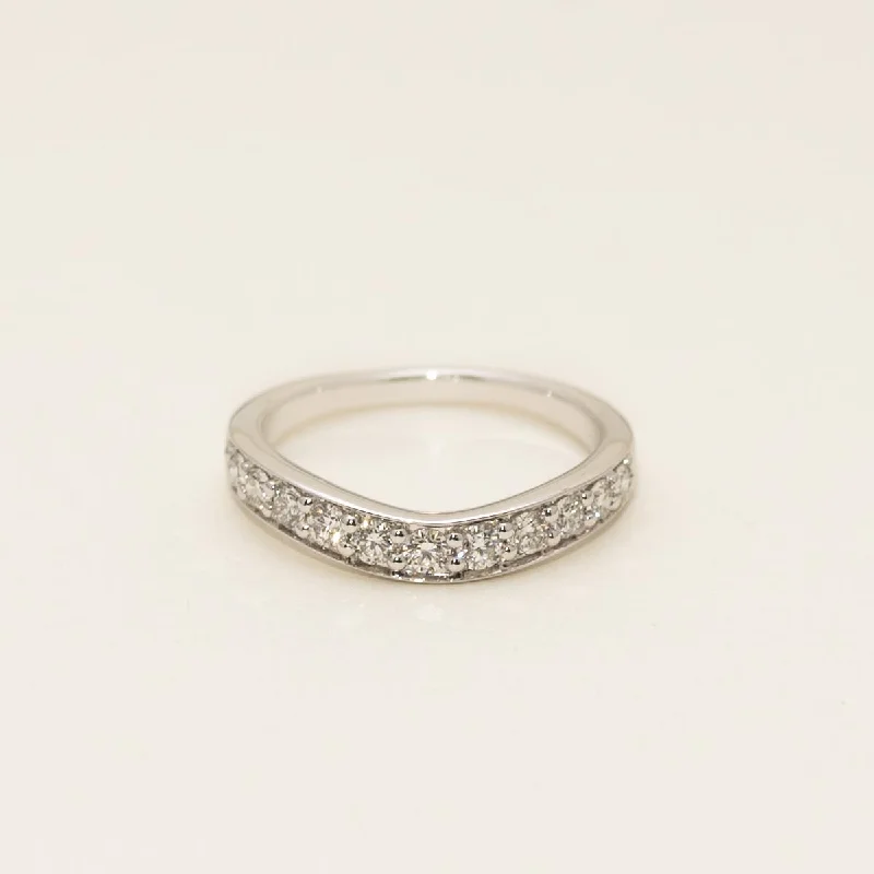 Diamond Curved Wedding Band in 14kt White Gold (1/2ct tw)