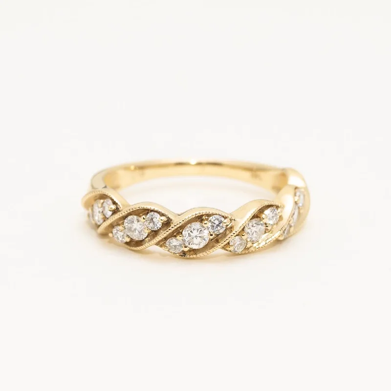 Diamond Twist Band in 14kt Yellow Gold (3/8ct tw)