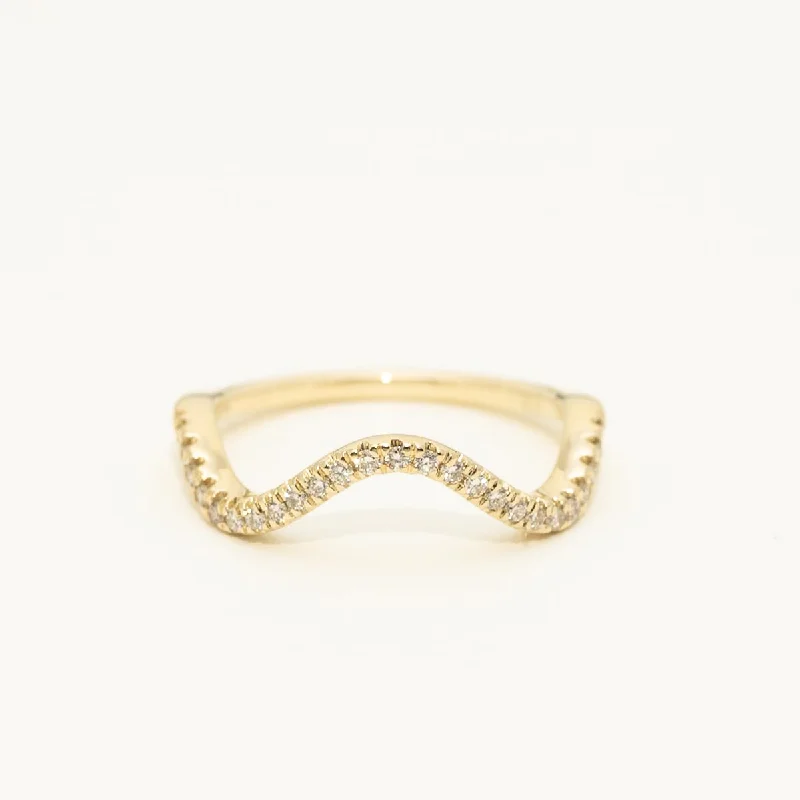 Diamond Wavy Curved Band in 14kt Yellow Gold (1/5ct tw)