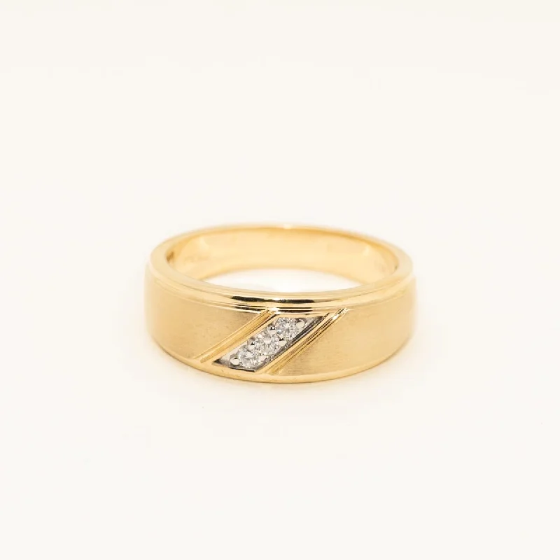 Mens Diamond Band in 10kt Yellow Gold (1/10ct tw)