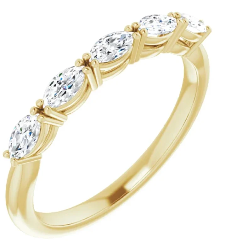 Shelly | Oval Lab GrownDiamonds Wedding Band