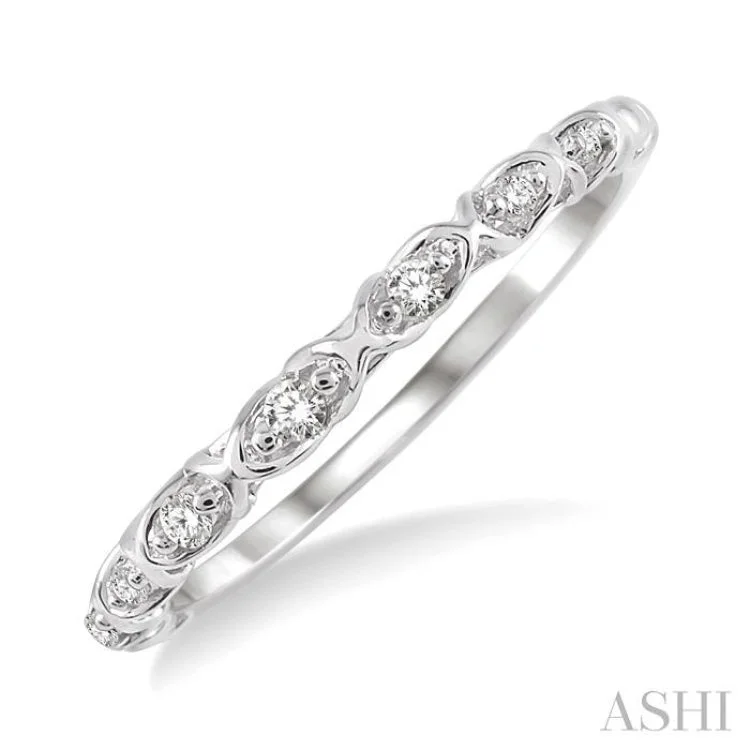 1/20 Ctw Round Cut Diamond Wedding Band in 14K White Gold